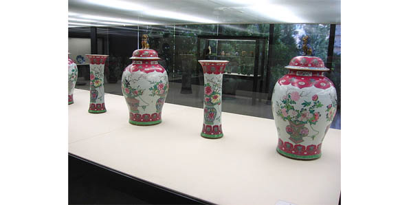 Minging Qing Vases